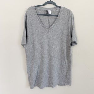 Divided H&M Mens Gray Short Sleeve V-neck T-shirt with Distressed Hems (Size M)